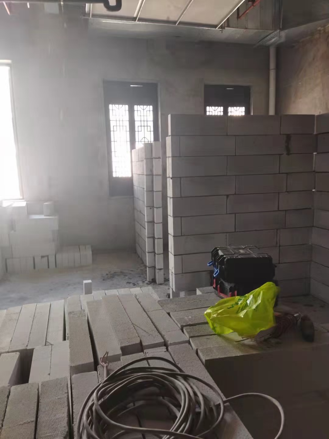 办公楼轻质砖隔墙场景